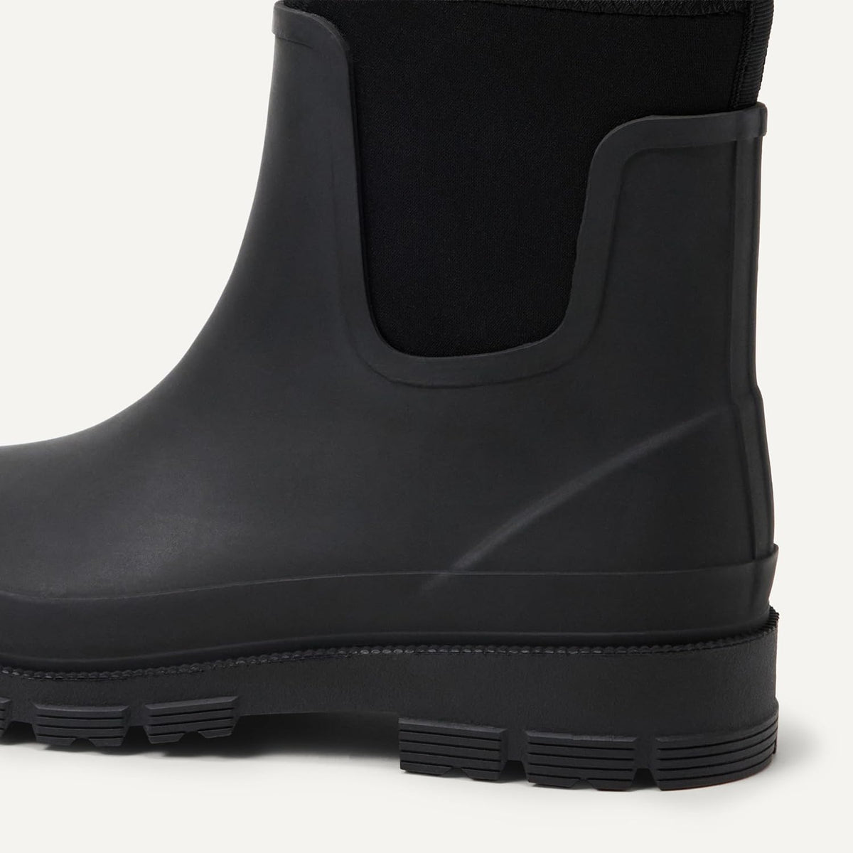 Amazon Essentials Women's Chelsea Ankle Rain Boot