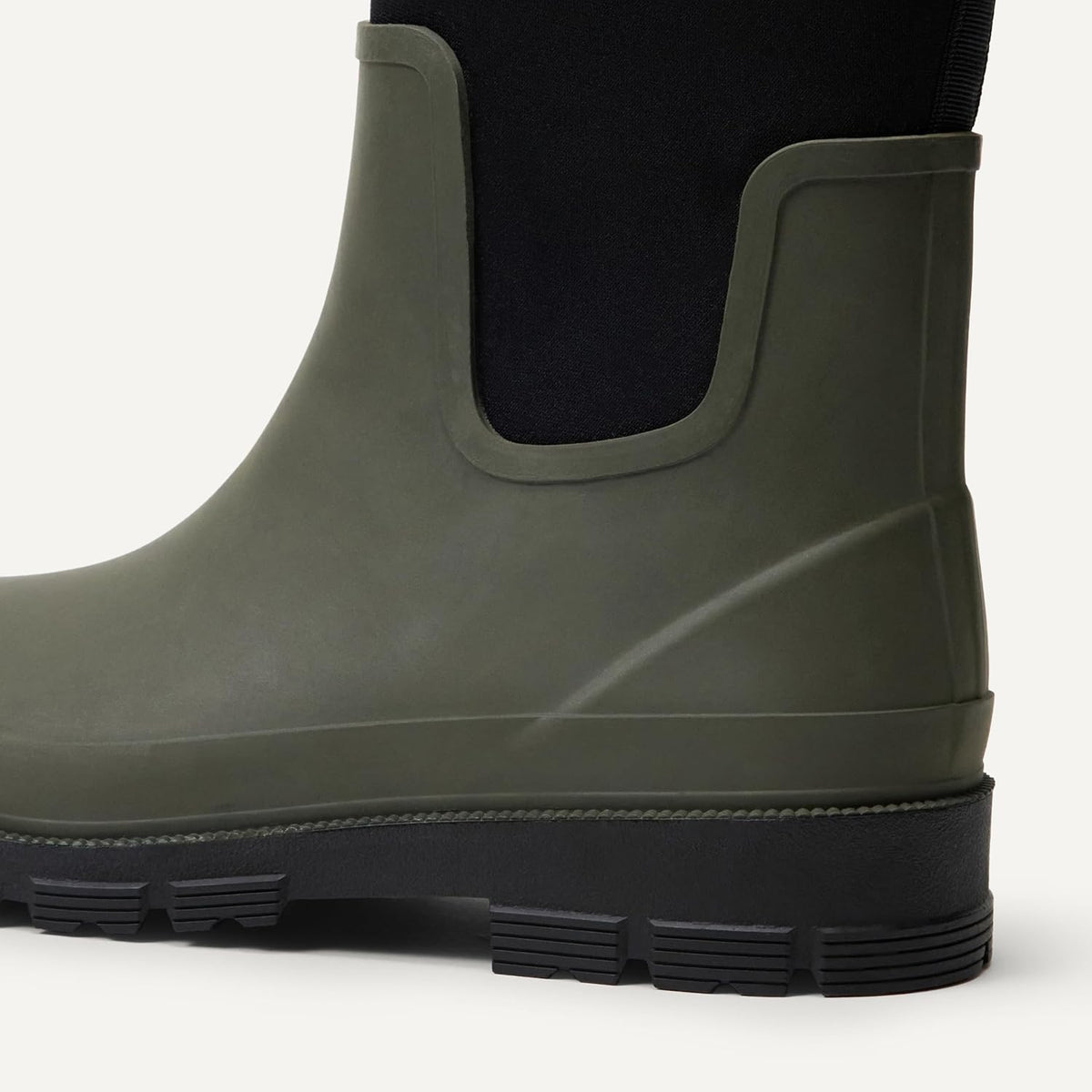 Amazon Essentials Women's Chelsea Ankle Rain Boot